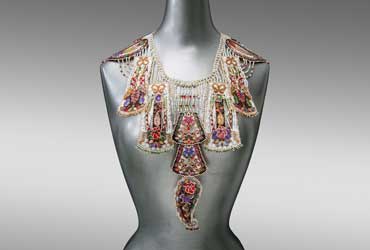 Sharmini Wirasekara PAISLEY Necklace beadwork artist